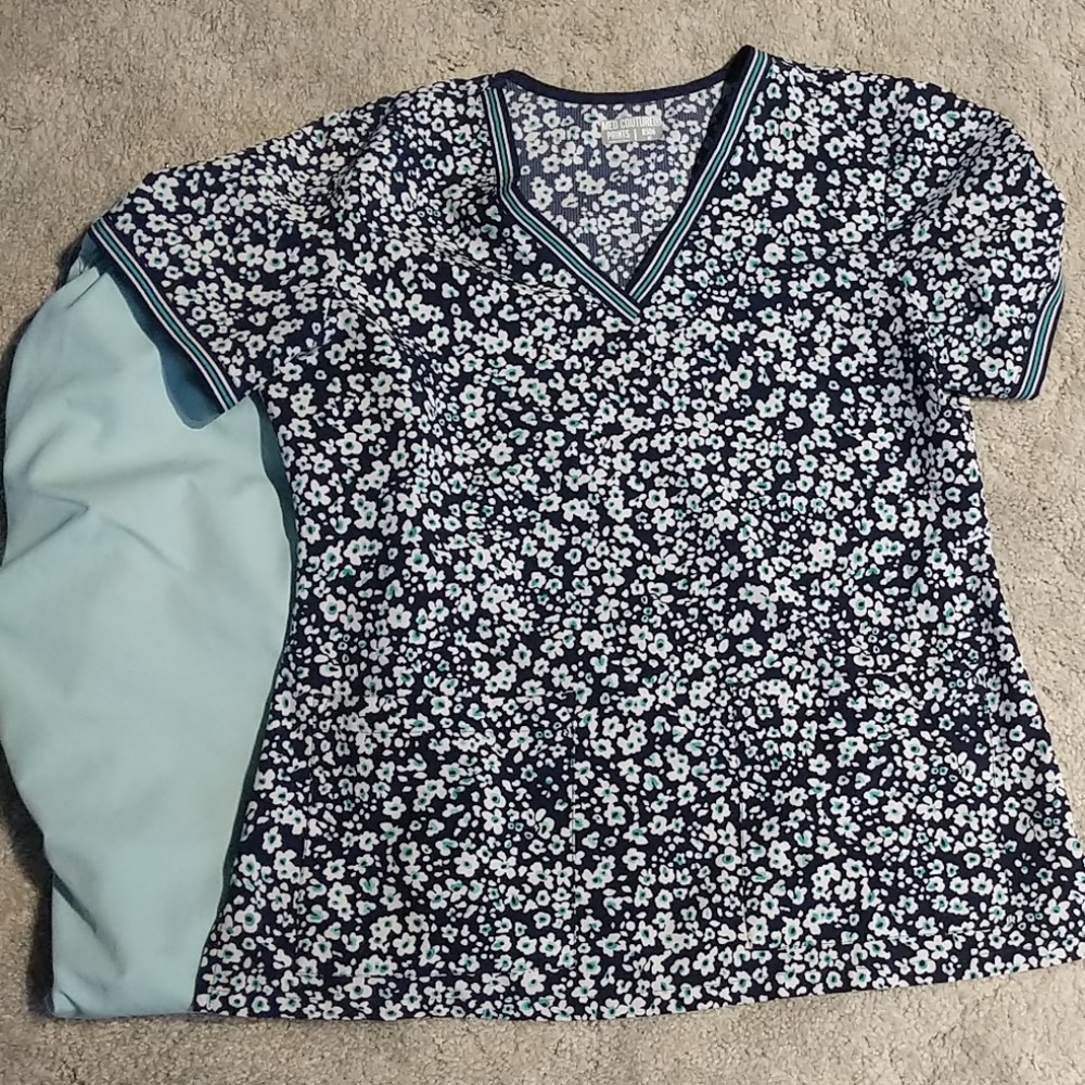 Scrub set